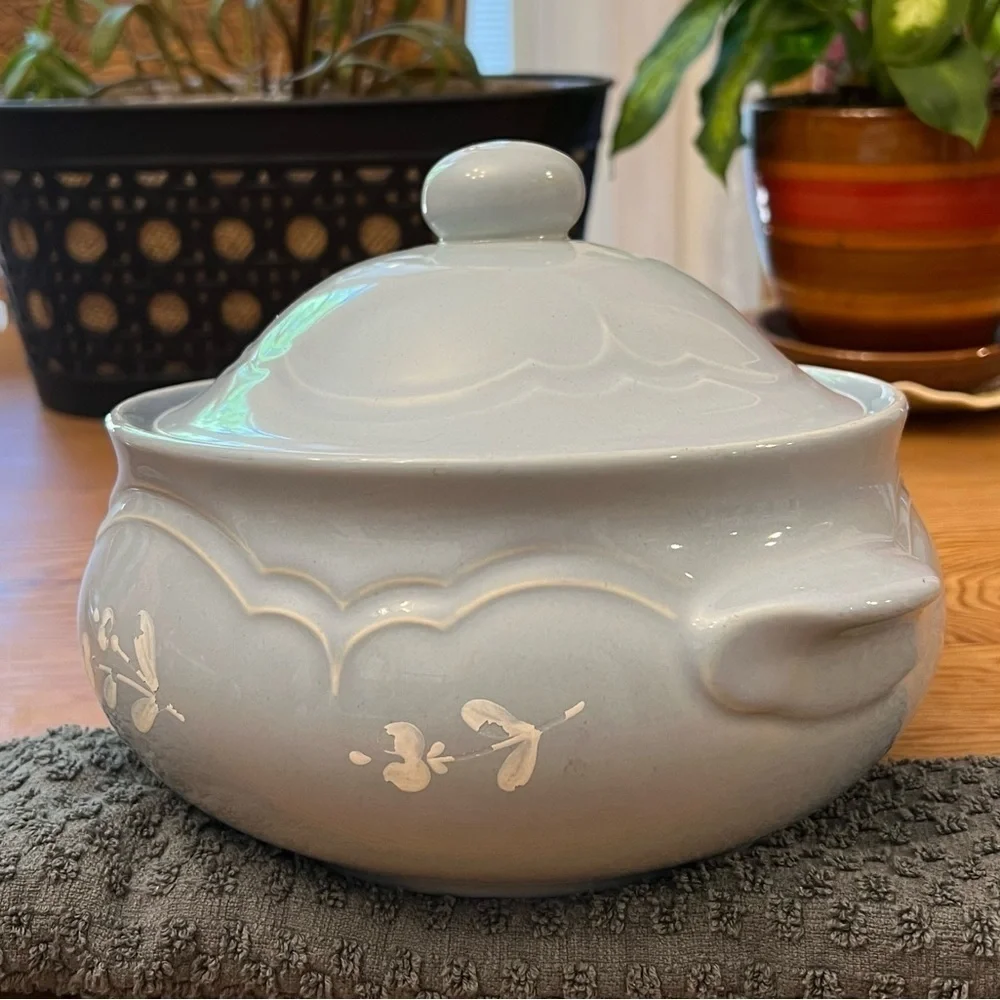 Pfaltzgraff Blue Bouquet, Gazebo, 2 Quart Casserole Bowl